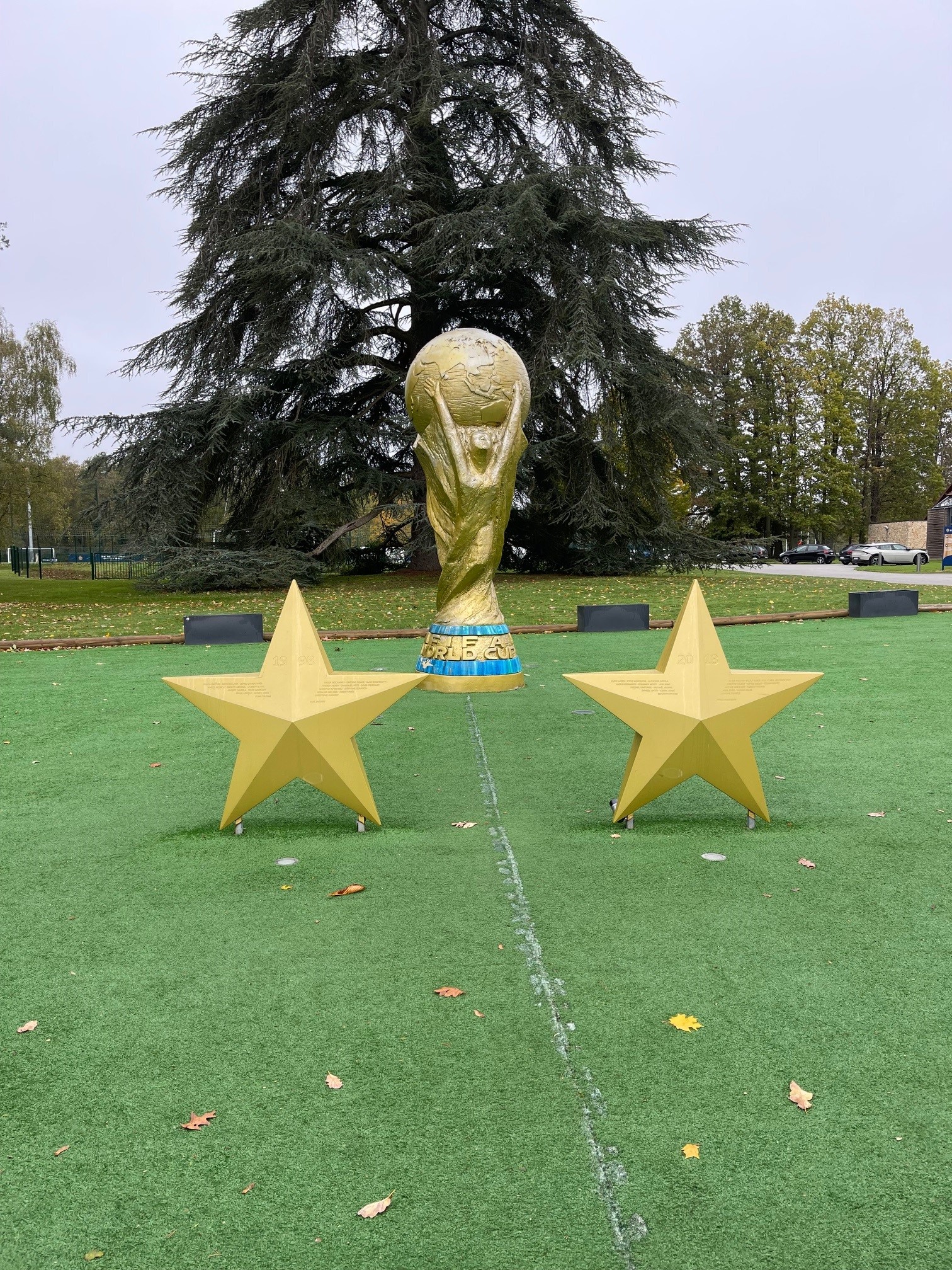 Coupe du monde et étoiles sur le parc de Clairefontaine